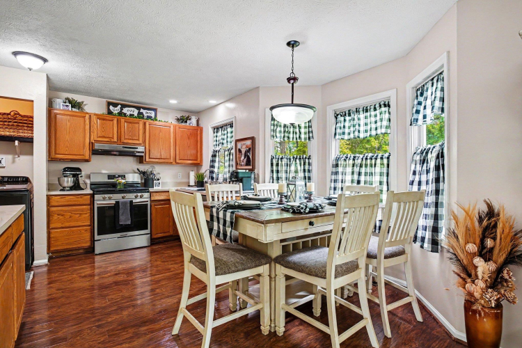 Listing Image 12
