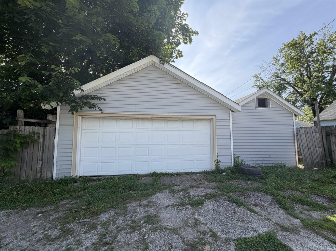 Listing Image 8