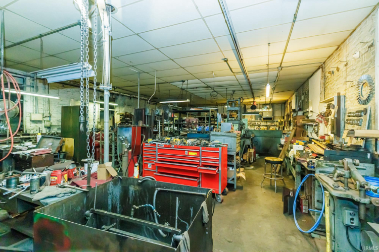 Listing Image 11