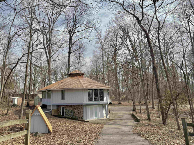 Listing Image 4