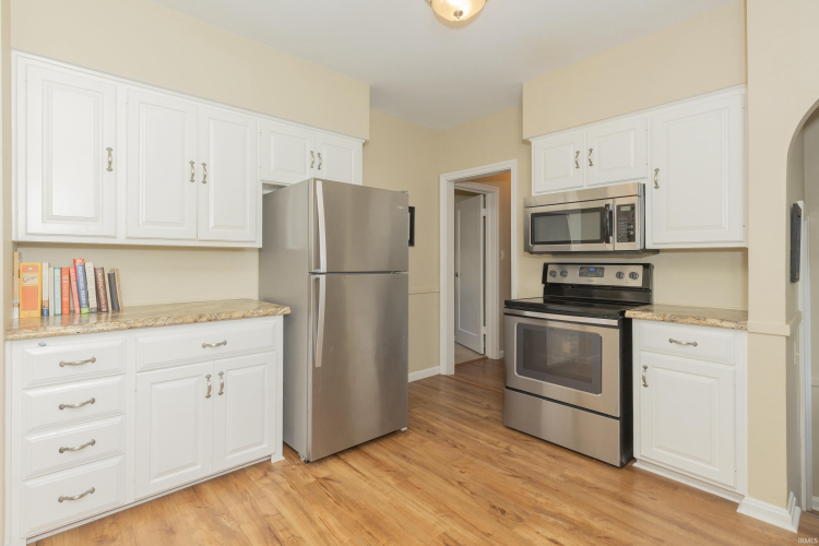 Listing Image 11