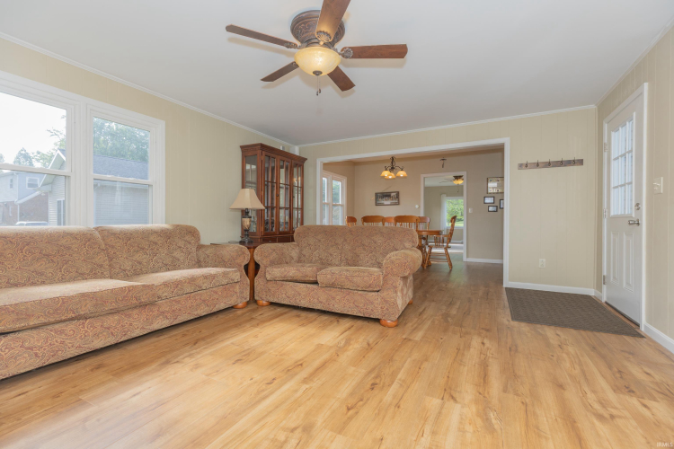 Listing Image 5