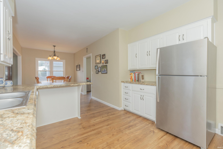 Listing Image 10