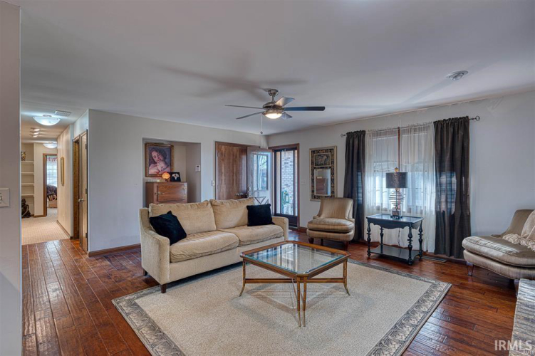 Listing Image 3