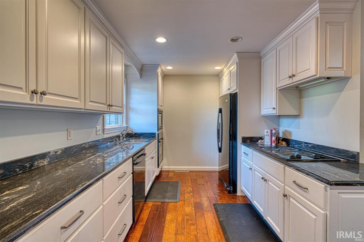 Listing Image 5