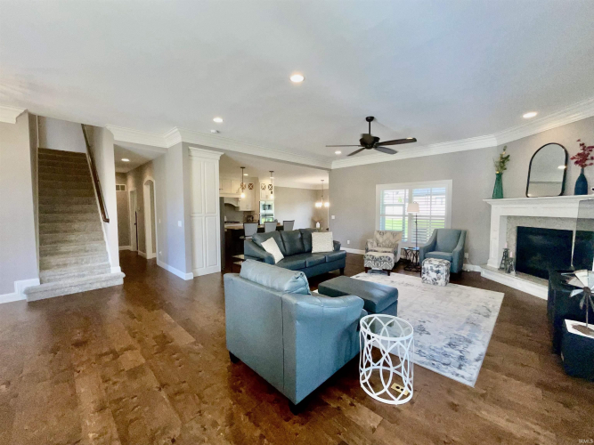 Listing Image 12