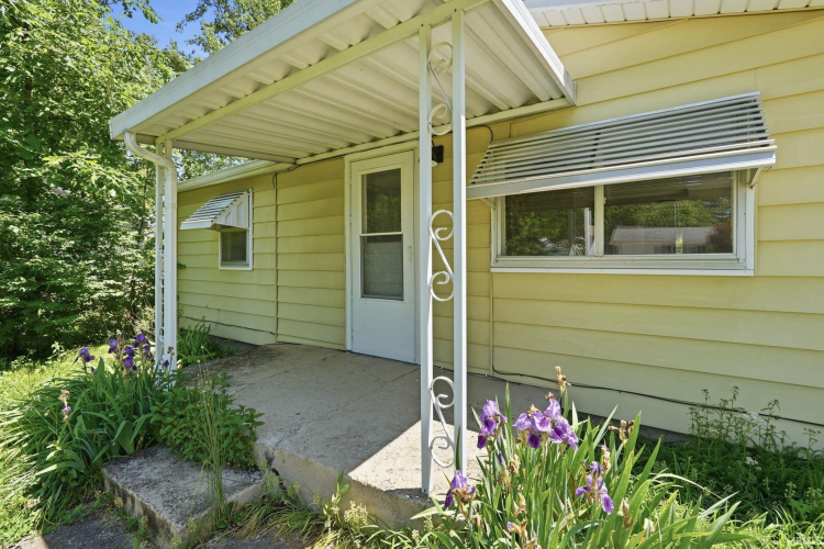 Listing Image 3