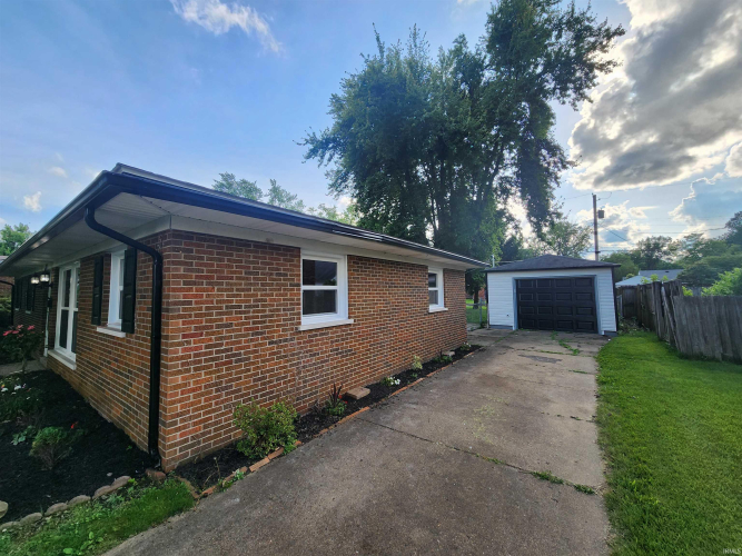 Listing Image 17