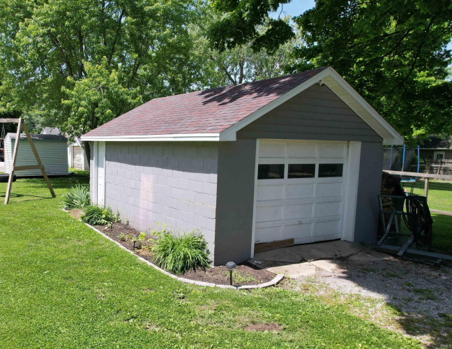 Listing Image 5