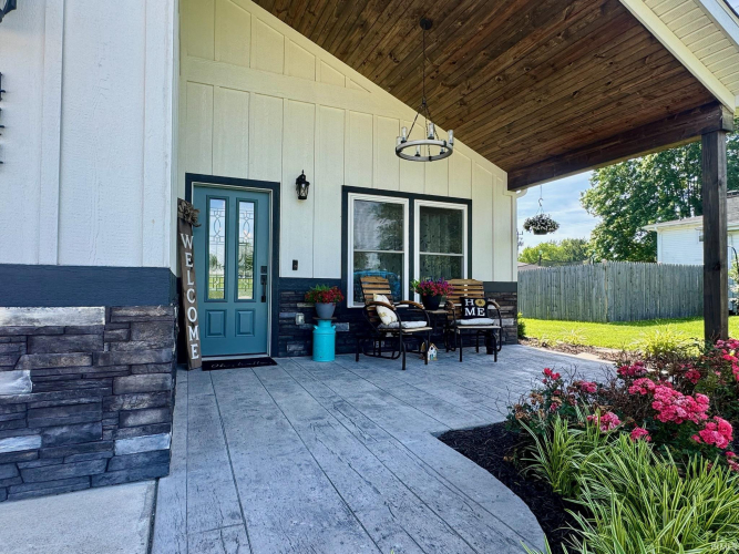 Listing Image 4