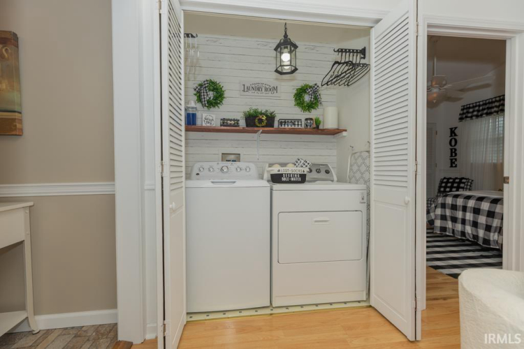 Listing Image 12