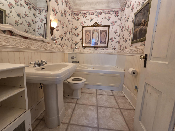 Listing Image 12