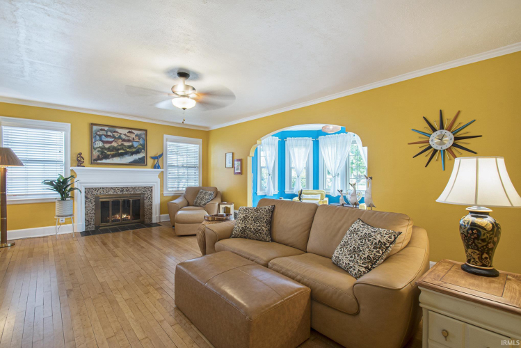 Listing Image 3