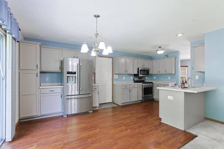 Listing Image 4