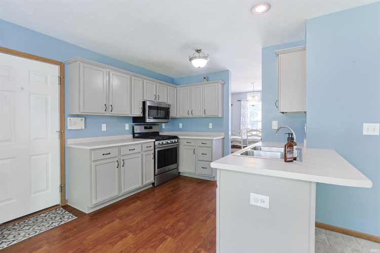 Listing Image 5