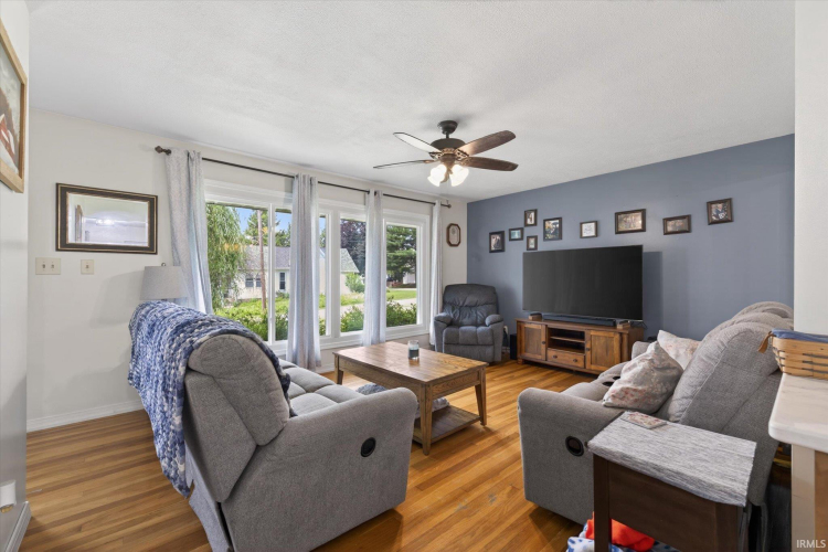 Listing Image 6
