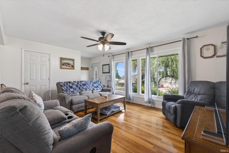 Listing Image 7