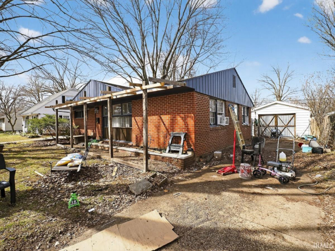 Listing Image 4