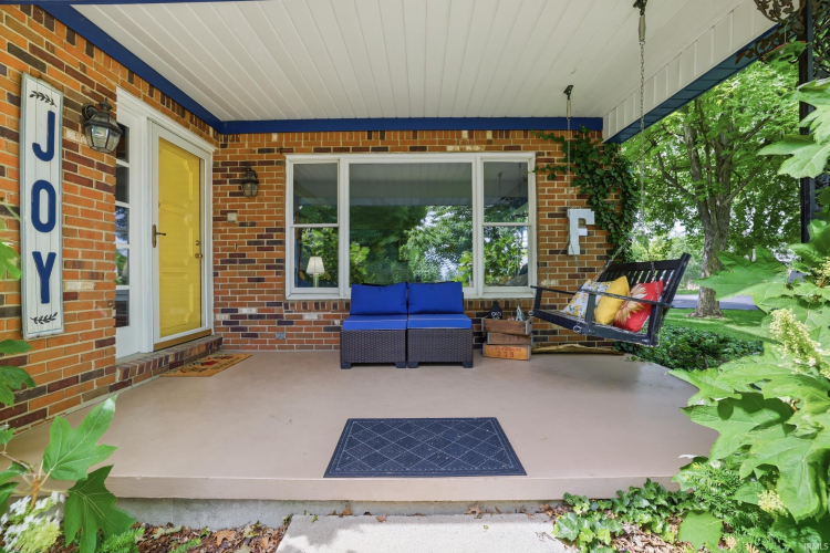 Listing Image 4