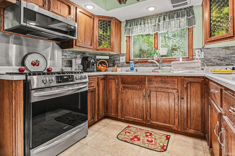 Listing Image 4