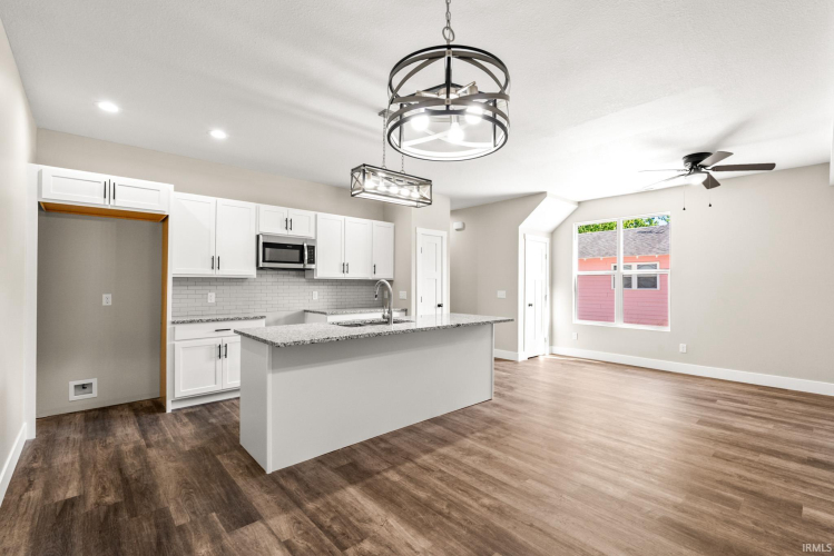 Listing Image 9