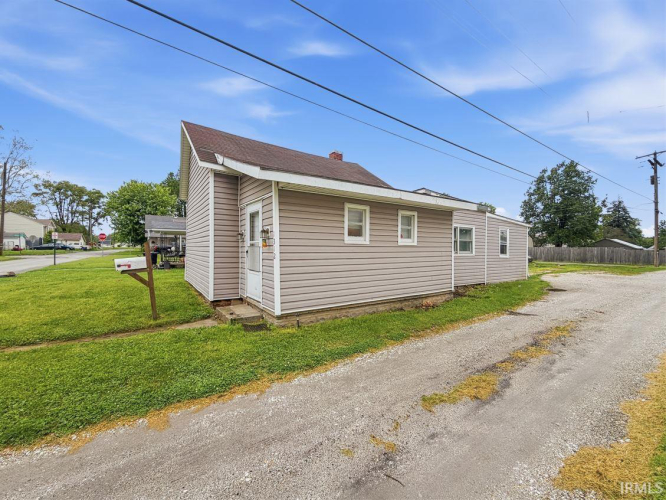 Listing Image 4