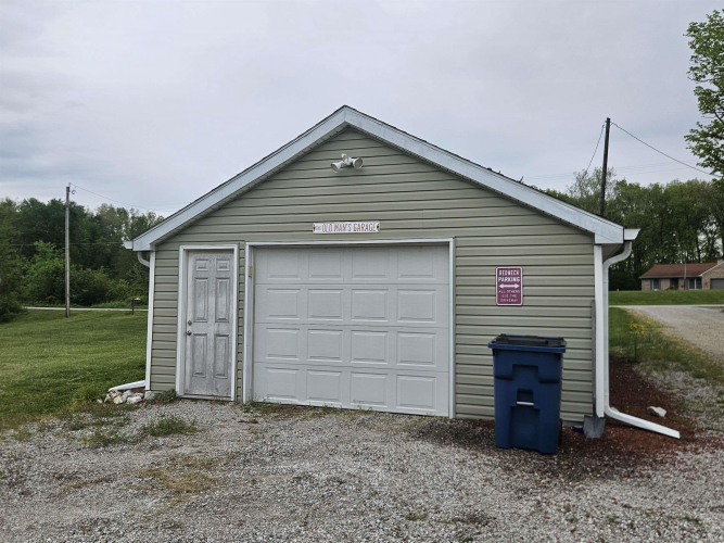 Listing Image 11