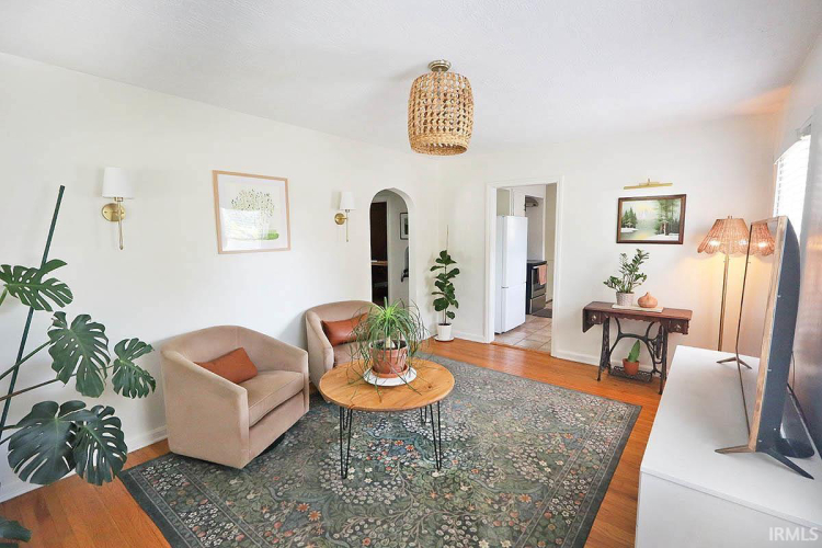 Listing Image 9