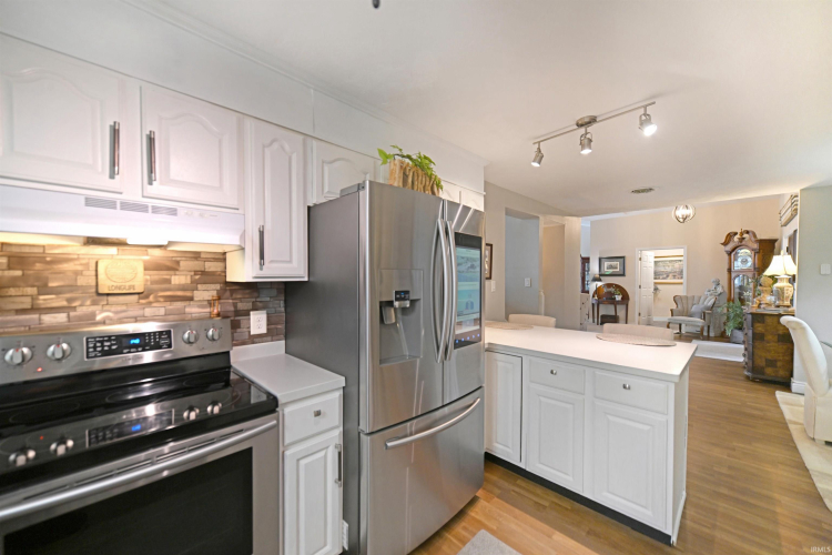 Listing Image 13