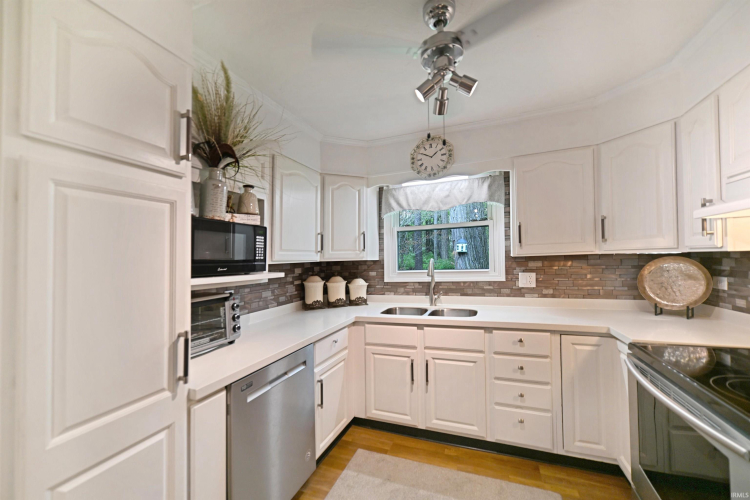 Listing Image 7