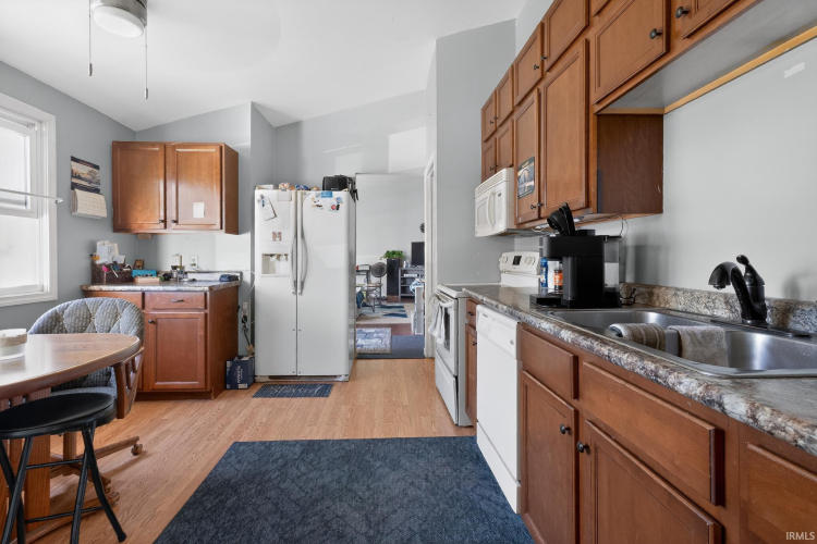 Listing Image 8