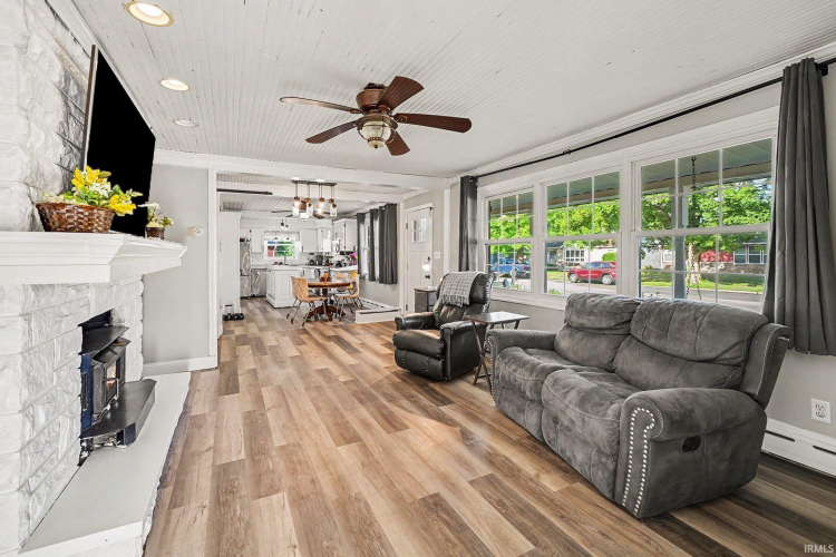 Listing Image 11