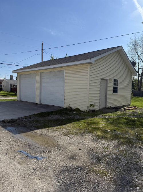Listing Image 4