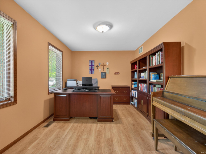 Listing Image 9