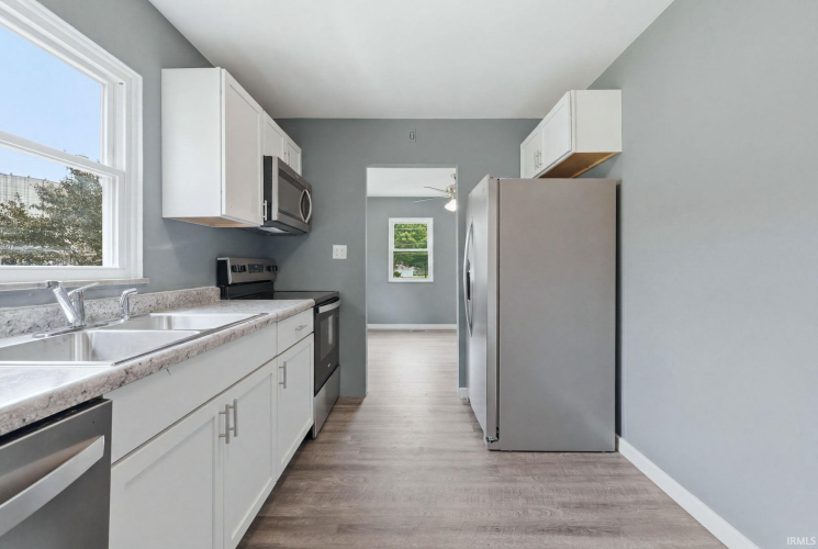 Listing Image 12