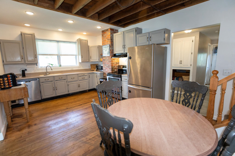 Listing Image 7