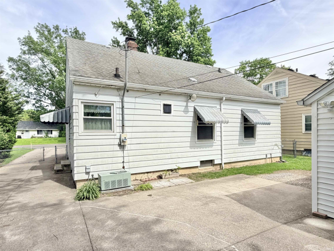 Listing Image 4