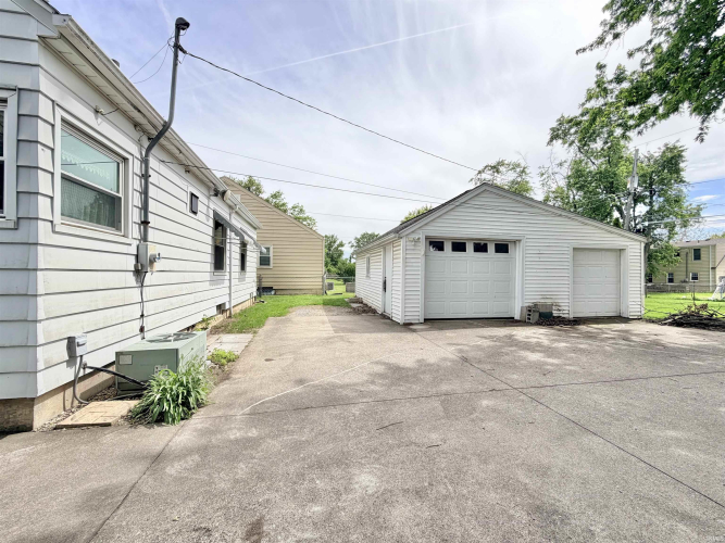 Listing Image 5