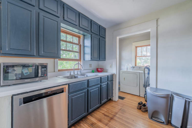 Listing Image 12