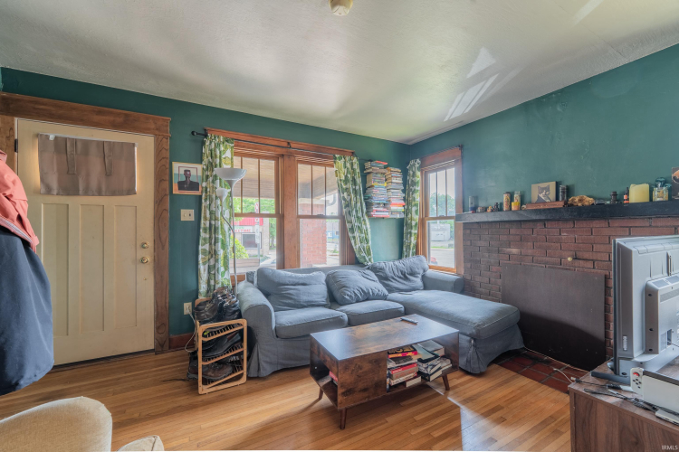 Listing Image 7