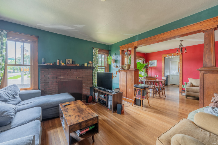 Listing Image 8