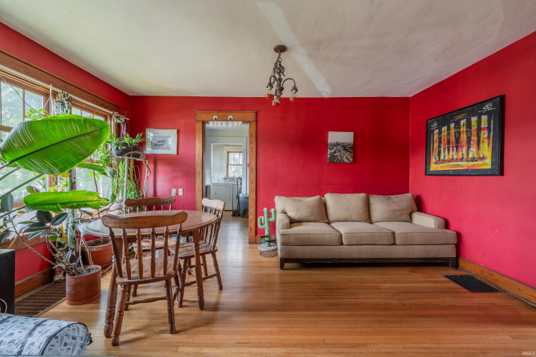 Listing Image 10