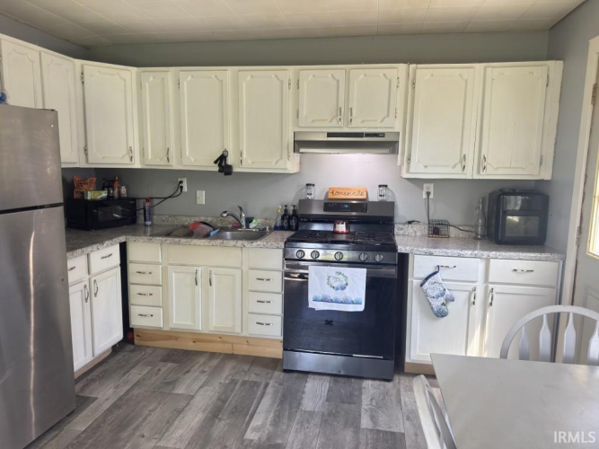 Listing Image 6