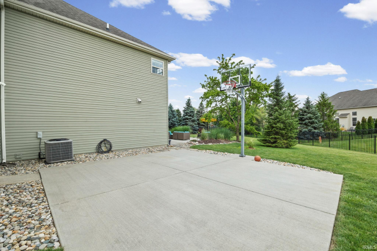 Listing Image 44