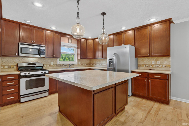 Listing Image 5