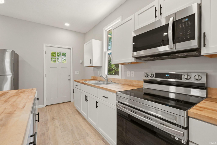 Listing Image 12