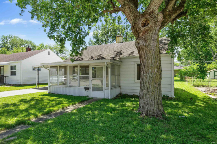 Listing Image 4