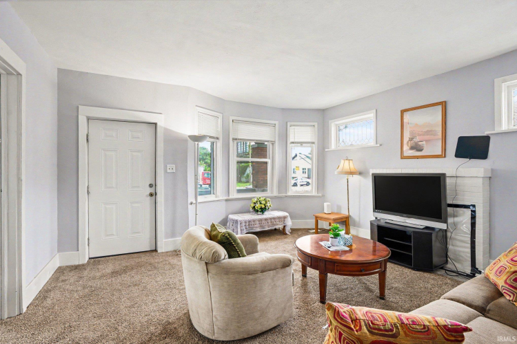 Listing Image 4