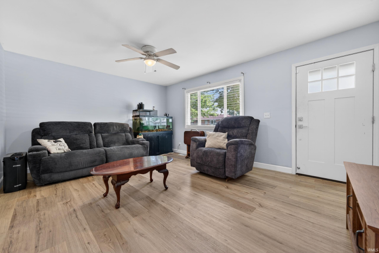 Listing Image 5