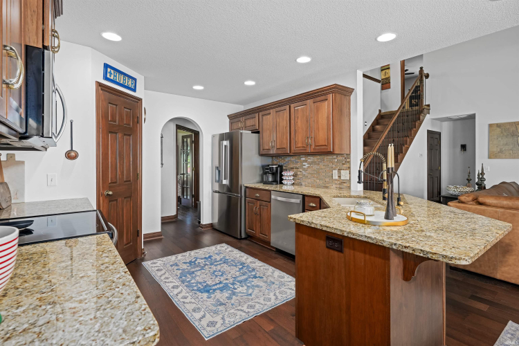 Listing Image 11